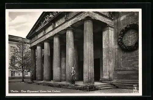 AK Berlin, Ehrenmal Unter den Linden mit Wachen