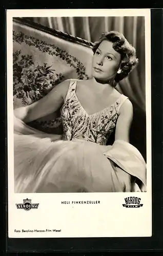 AK Schauspielerin Heli Finkenzeller in schönem Kleid