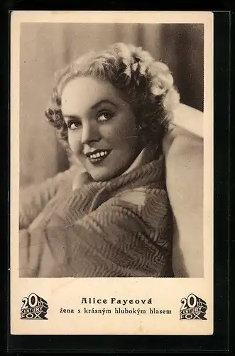 AK Schauspielerin Alice Fayeova im Kostüm einer Filmrolle