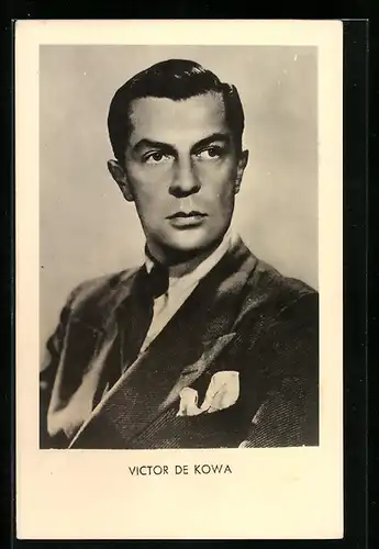 AK Schauspieler Victor de Kowa im Anzug