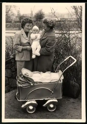 Fotografie Holzbach, Heidelberg, Mutterglück, Mutter mit Baby und Kinderwagen