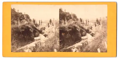 Stereo-Fotografie unbekannter Fotograf, Ansicht Luxemburg, Talpartie mit Blick auf eine alte Brücke