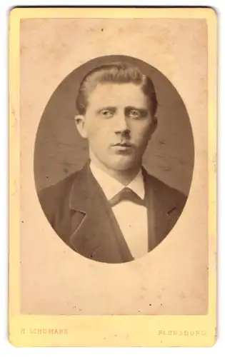Fotografie K. Schumann, Flensburg, Wilhelm Wehle mit pomadisiertem Haar