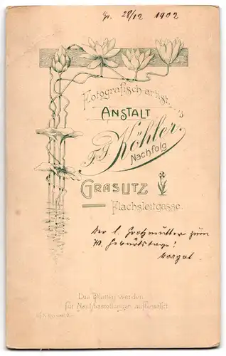 Fotografie Anstalt Köhler, Graslitz, Margot im Taufkleid