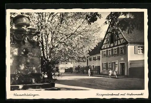 AK Wassertrüdingen, Kriegerdenkmal mit Hafenmarkt