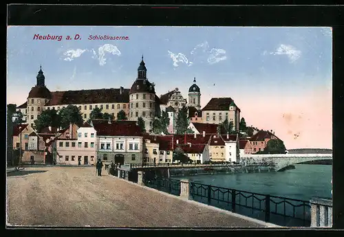 AK Neuburg a. D., Schlosskaserne, Adler mit Wappen