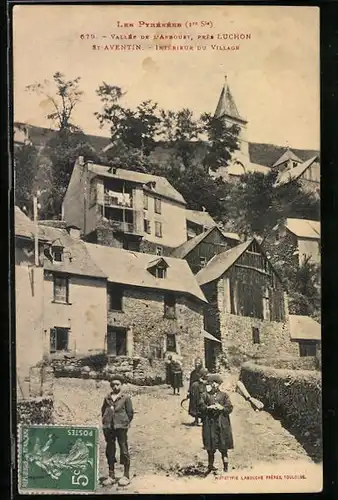 AK St-Aventin, Interieur du Village