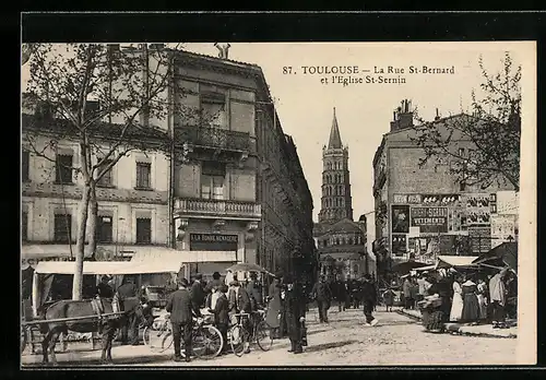 AK Toulouse, La Rue St-Bernard et l`Eglise St-Sernin