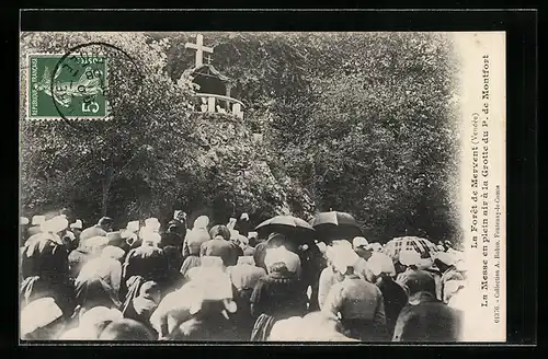 AK Mervent, La Forêt, La Messe en plein air à la Grotte du P. de Montfort