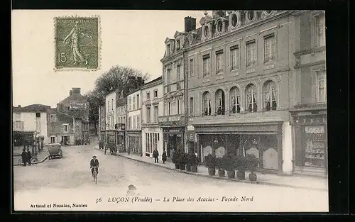 AK Lucon, La Place des Acacias, Facade Nord