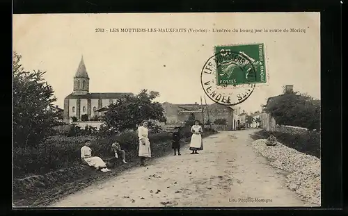 AK Les Moutiers-les-Mauxfaits, L`entrée du bourg par la route de Moricq