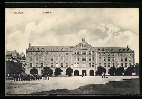 AK Marburg a.L., Exerzierende Soldaten vor der Kaserne