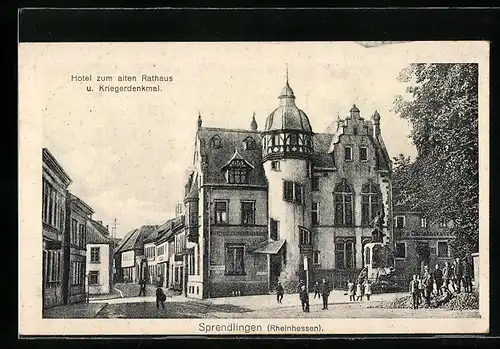 AK Sprendlingen /Rheinhessen, Hotel zum alten Rathaus und Kriegerdenkmal