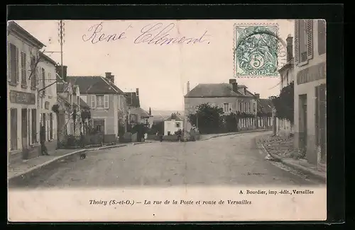 AK Thoiry, La rue de la Poste et route de Versailles