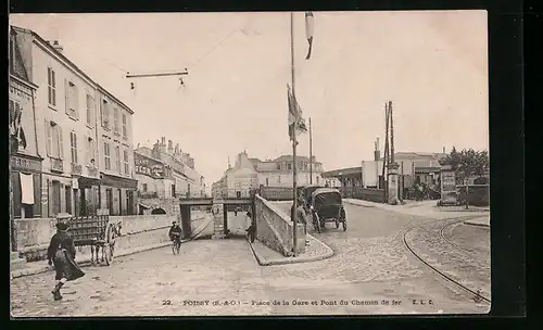 AK Poissy, Place de la Gare et Pont du Chemin de Fer
