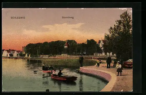 AK Schleswig, Spaziergänger auf dem Strandweg