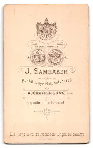 Fotografie F. Samhaber, Aschaffenburg, Junge Frau im hübschen Kleid