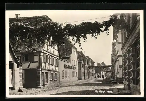 AK Hassloch /Pfalz, Strassenpartie am Versandhaus Heyd