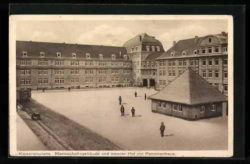 AK Kaiserslautern, Mannschaftsgebäude und innerer Hof mit Patronenhaus