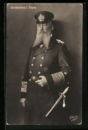 AK Grossadmiral von Tirpitz in Uniform mit Marinedolch