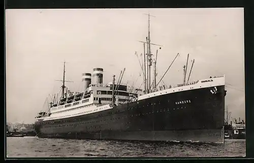 AK Passagierschiff Hamburg der Hamburg-Amerika Linie im Hafen
