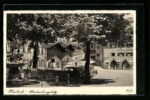 AK Miesbach, Autos und Gasthof am Hindenburgplatz