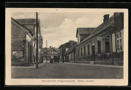 AK Talsen /Kurland, Vom östlichen Kriegsschauplatz, Strassenpartie mit alten Häusern