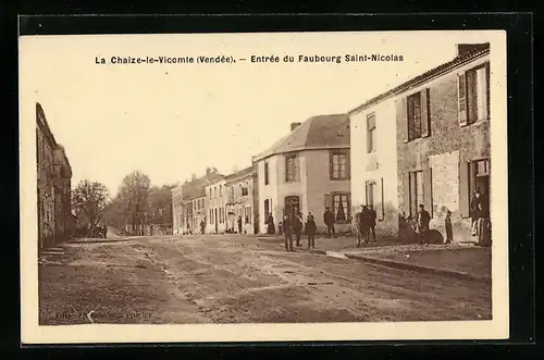 AK La Chaize-le-Vicomie, Entrée du Faubourg Saint-Nicolas