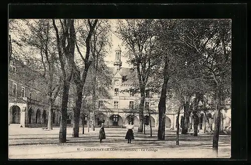 AK Fontenay-le-Comte, Le Collège, deux femmes