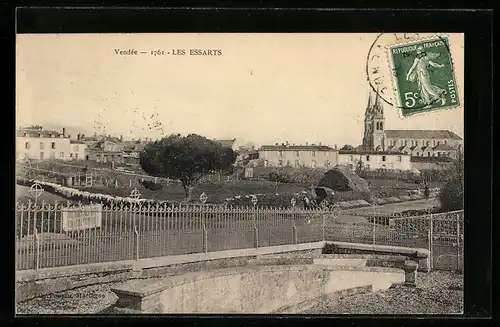 AK Les Essarts, Ortspartie mit Kirche