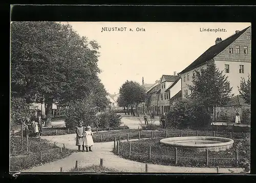 AK Neustadt a. Orla, Kinder am Lindenplatz