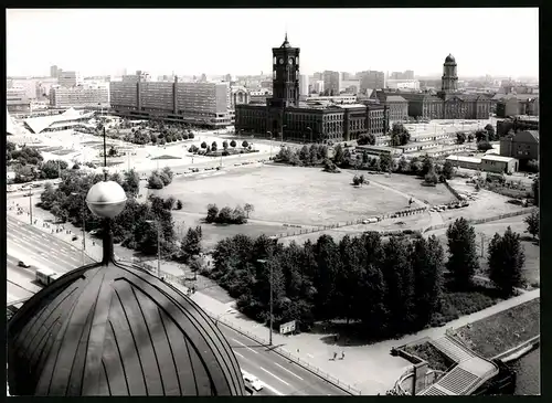 12 Fotografien Ansicht Berlin (DDR), Palast der Republik, Weltzeituhr Alexanderplatz, Fernsehturm, Trabbi, Wartburg
