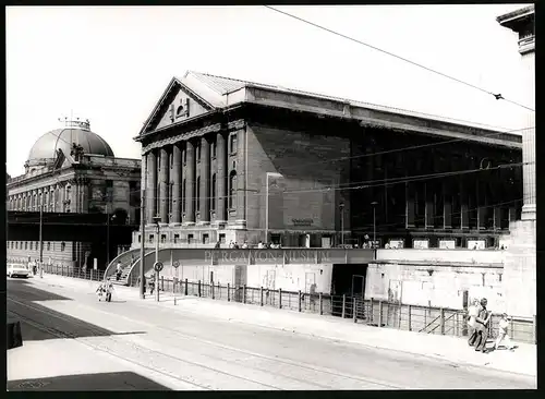 12 Fotografien Ansicht Berlin (DDR), Palast der Republik, Weltzeituhr Alexanderplatz, Fernsehturm, Trabbi, Wartburg