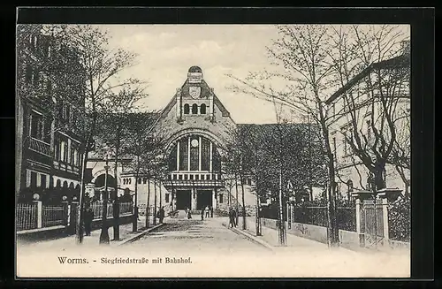 AK Worms, Siegfriedstrasse mit Bahnhof