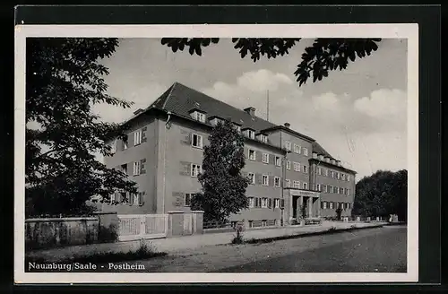 AK Naumburg /Saale, Blick von der Strasse auf das Postheim