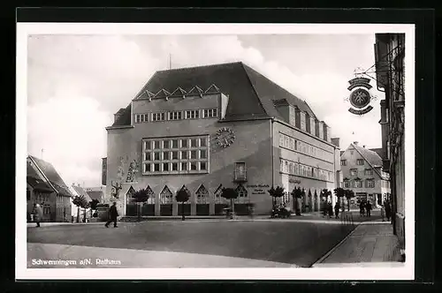 AK Schwenningen a/N., Strassenpartie mit Rathaus