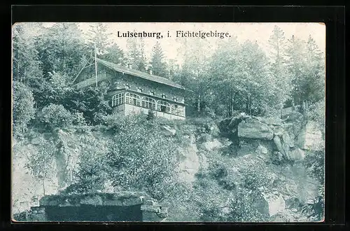 AK Luisenburg i. Fichtelgebirge, Ortspartie mit Felsen