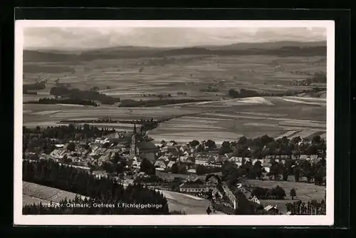 AK Gefrees i. Fichtelgebirge, Ortsansicht aus der Vogelschau