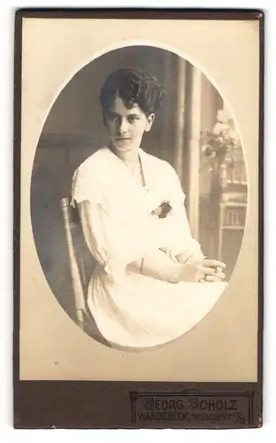 Fotografie Georg Scholz, Wandsbeck, Hamburgerstr. 17-18, Junge Dame in weissem Kleid mit Locken