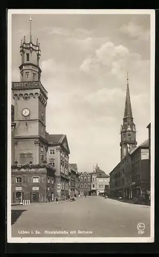 AK Löbau i. Sa., Blick in die Nicoleistrasse mit Rathaus