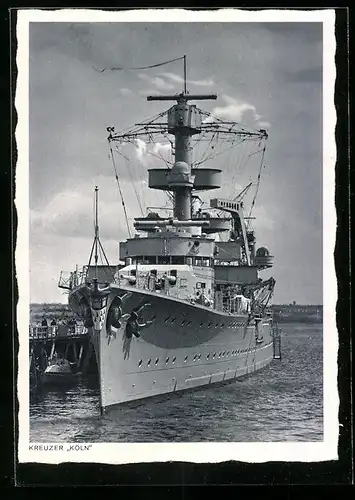 AK Kreuzer Köln der Kriegsmarine am Liegeplatz