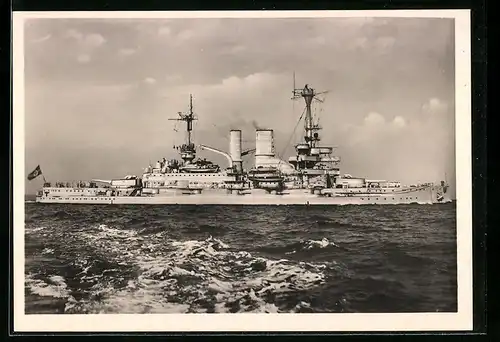 AK Linienschiff Schleswig-Holstein der Kriegsmarine heizt die Kessel an