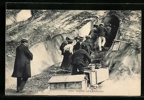 AK Eigergletscher, Besucher vor der Eisgrotte