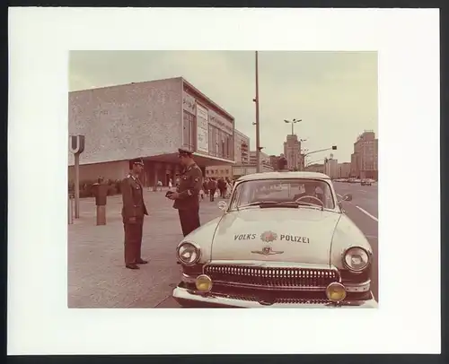 Foto Prachtmappe mit 42 Fotografien, Ansicht Berlin, zur Erinnerung an den Dienst in der Deutschen Volkspolizei 1974 DDR