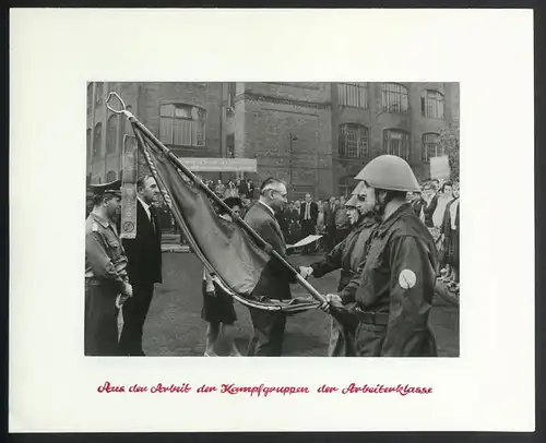 Foto Prachtmappe mit 42 Fotografien, Ansicht Berlin, zur Erinnerung an den Dienst in der Deutschen Volkspolizei 1974 DDR