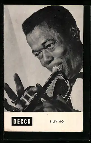 AK Musiker Billy Mo spielt seine Trompete