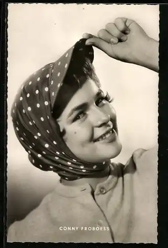 AK Musikerin Conny Froboess Lächelnd mit Kopfbedeckung