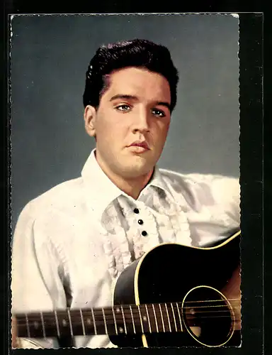 AK Musiker Elvis Presley blickt melancholisch