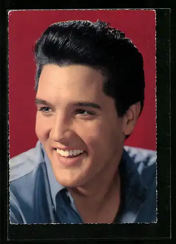 AK Der Musiker Elvis Presley mit sympathischem Lächeln