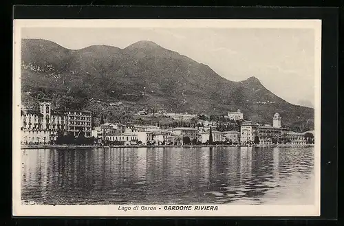 AK Gardone Riviera /Lago di Garda, Panorama vom Wasser gesehen